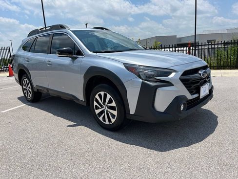 Used 2023 Subaru Outback Premium AWD/4WD image 3