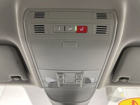 Used 2024 Volkswagen Taos SE image 40