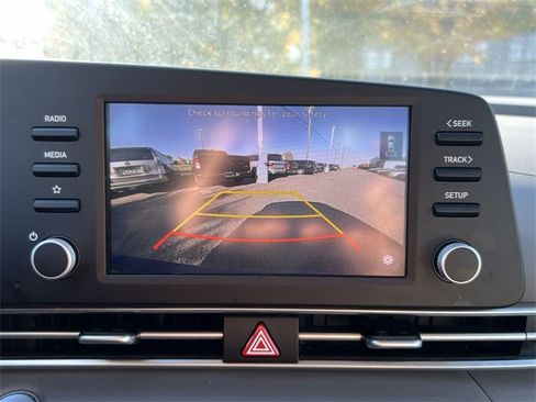 Used 2022 Hyundai Elantra SEL image 17