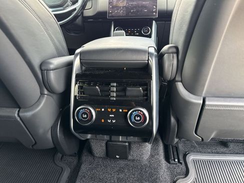 Used 2023 Land Rover Range Rover Long Wheelbase SE image 17