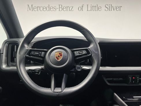 Used 2024 Porsche Cayenne Base w/ Premium Package image 31