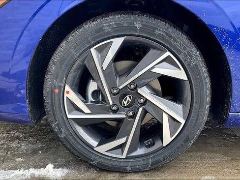 New 2025 Hyundai Elantra SEL image 11