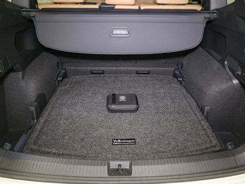 Certified 2022 Volkswagen Tiguan SE w/ Panoramic Sunroof Package image 15