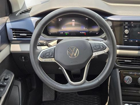 Used 2023 Volkswagen Taos SE w/ Panoramic Sunroof Package FWD image 19