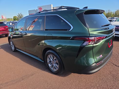 Certified 2026 Toyota Sienna XLE AWD/4WD image 5