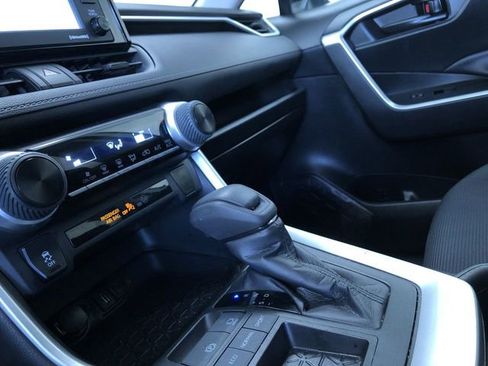 Certified 2020 Toyota RAV4 LE w/ Carpet Mat Package image 29