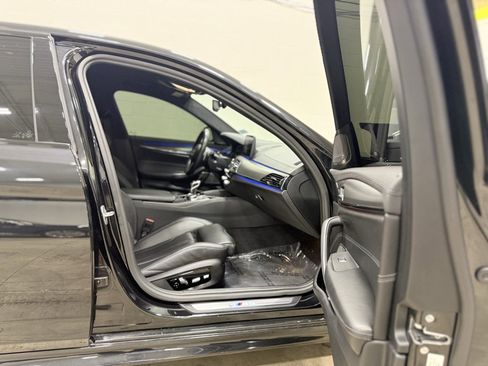 Used 2023 BMW M5 image 41