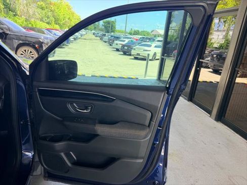 Used 2025 Honda Pilot Sport image 13