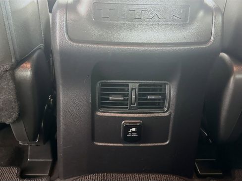 Used 2018 Nissan Titan SV w/ SV Convenience Package image 24