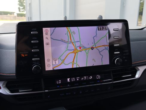Used 2023 Toyota Sienna XSE w/ XSE Plus Package FWD image 23