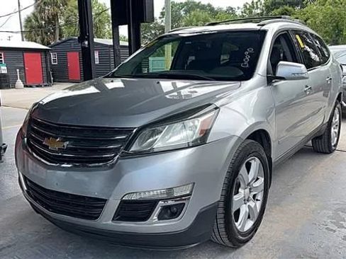 Used 2016 Chevrolet Traverse LT w/ Style and Technology Package FWD image 1