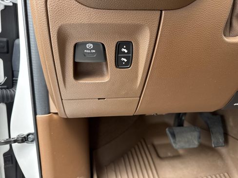 Used 2019 RAM 1500 Laramie AWD/4WD image 17