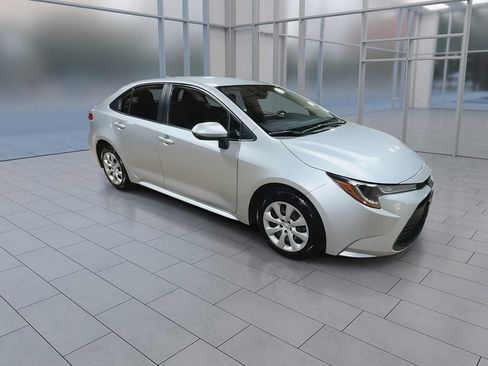 Used 2023 Toyota Corolla LE FWD image 2