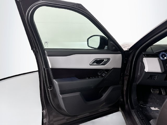 Used 2026 Land Rover Range Rover Velar Dynamic SE AWD/4WD image 11