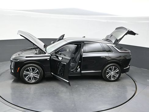 Certified 2024 Cadillac Lyriq Luxury AWD/4WD image 37