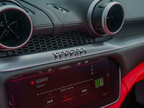 Used 2019 Ferrari Portofino RWD image 78