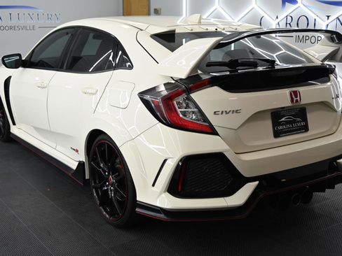 Used 2018 Honda Civic Type R image 2