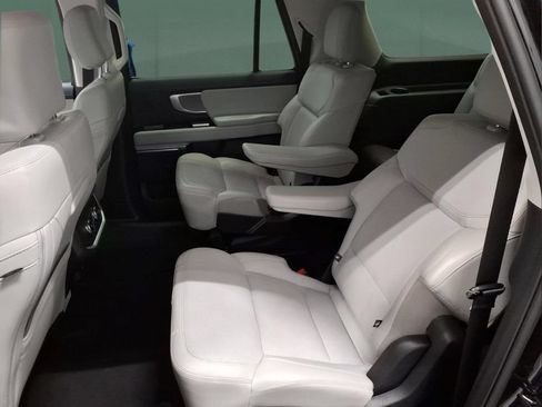 Certified 2025 Ford Expedition Max Platinum w/ Driver's Package AWD/4WD image 23
