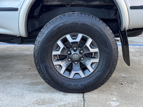 Used 2002 Toyota Tacoma PreRunner image 19