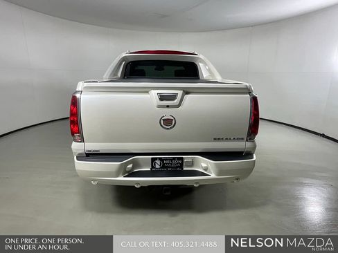 Used 2011 Cadillac Escalade EXT Luxury AWD/4WD image 7