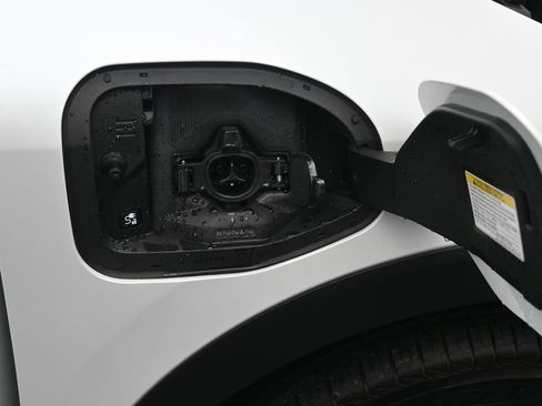 New 2026 Nissan Leaf SV+ w/ Floor Mat Package (SV+) FWD image 17