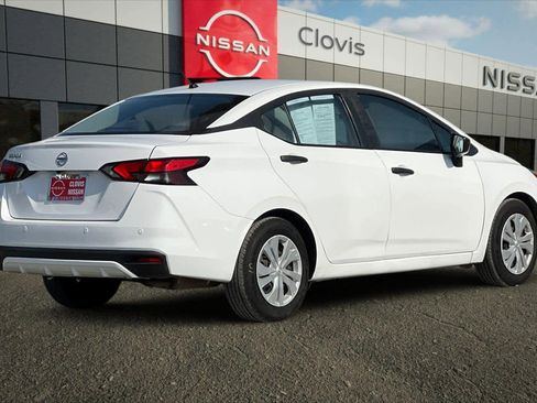 Used 2021 Nissan Versa S image 3