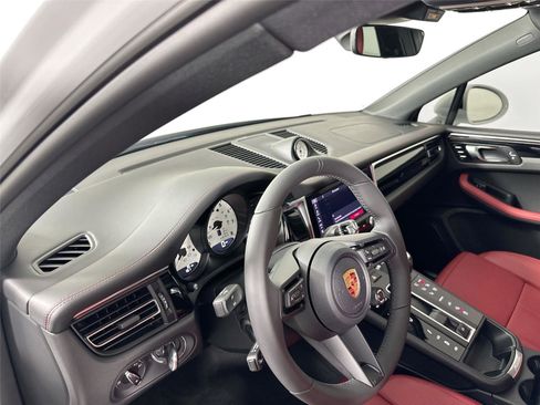 Certified 2026 Porsche Macan S AWD/4WD image 4