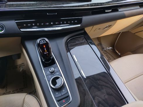 Certified 2024 Cadillac Escalade ESV Premium Luxury image 19