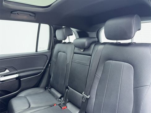 Used 2020 Mercedes-Benz GLB 250 w/ Premium Package image 40