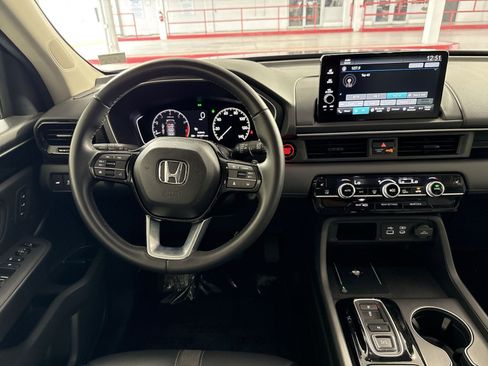 Used 2025 Honda Pilot EX-L image 16
