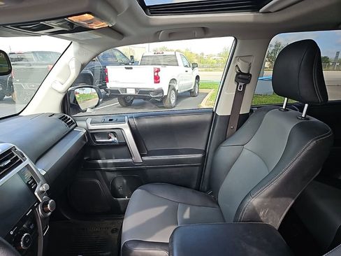 Used 2022 Toyota 4Runner SR5 Premium w/ Moonroof Package AWD/4WD image 15