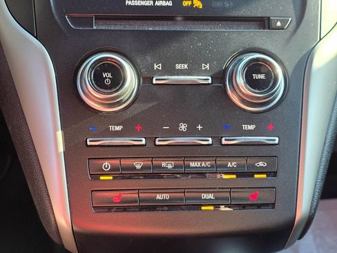 Used 2019 Lincoln MKC Premiere FWD image 17