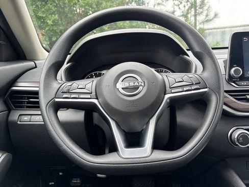 Used 2024 Nissan Altima 2.5 SV FWD image 29