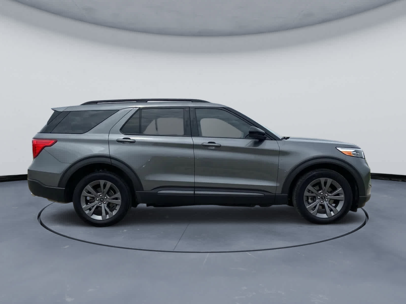 Used 2023 Ford Explorer XLT w/ Equipment Group 202A AWD/4WD image 6