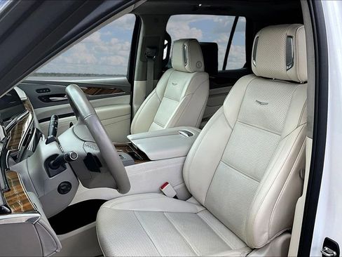 Used 2023 Cadillac Escalade Sport Platinum w/ Heavy-Duty Trailer Package AWD/4WD image 20