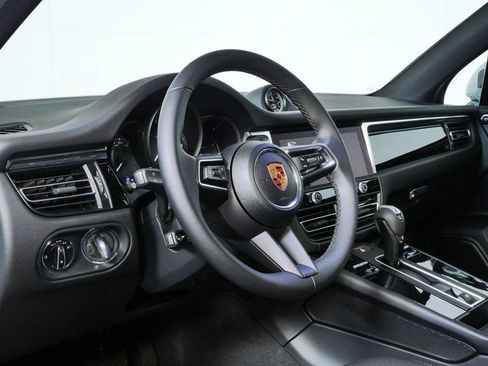 Used 2026 Porsche Macan AWD/4WD image 4