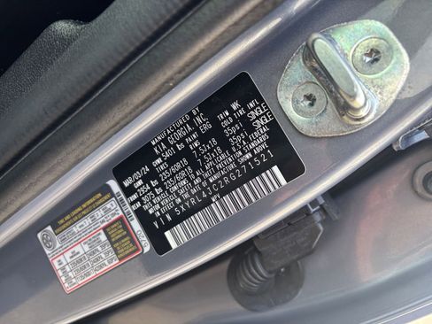 Used 2024 Kia Sorento S image 30