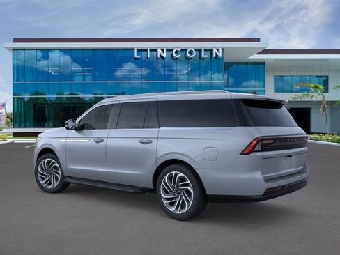 New 2026 Lincoln Navigator L Premier AWD/4WD image 4