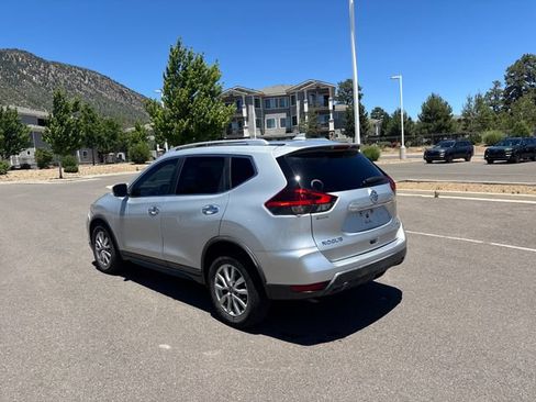 Used 2018 Nissan Rogue SV FWD image 6