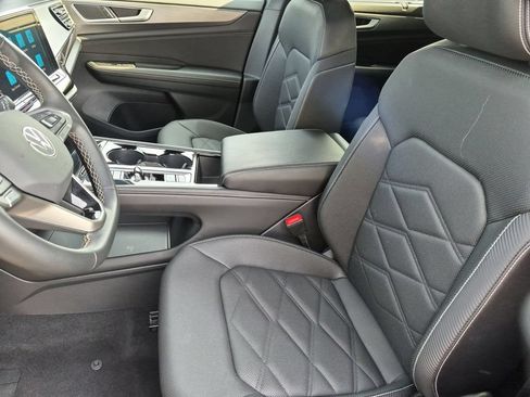 Used 2025 Volkswagen Atlas Cross Sport SE FWD image 24