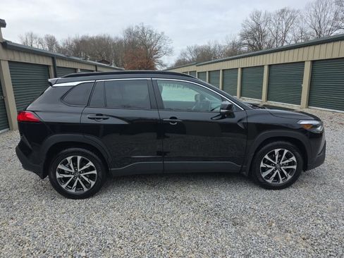 Certified 2023 Toyota Corolla Cross XLE image 8