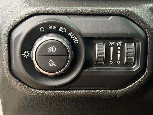 Used 2022 Jeep Gladiator Overland AWD/4WD image 25