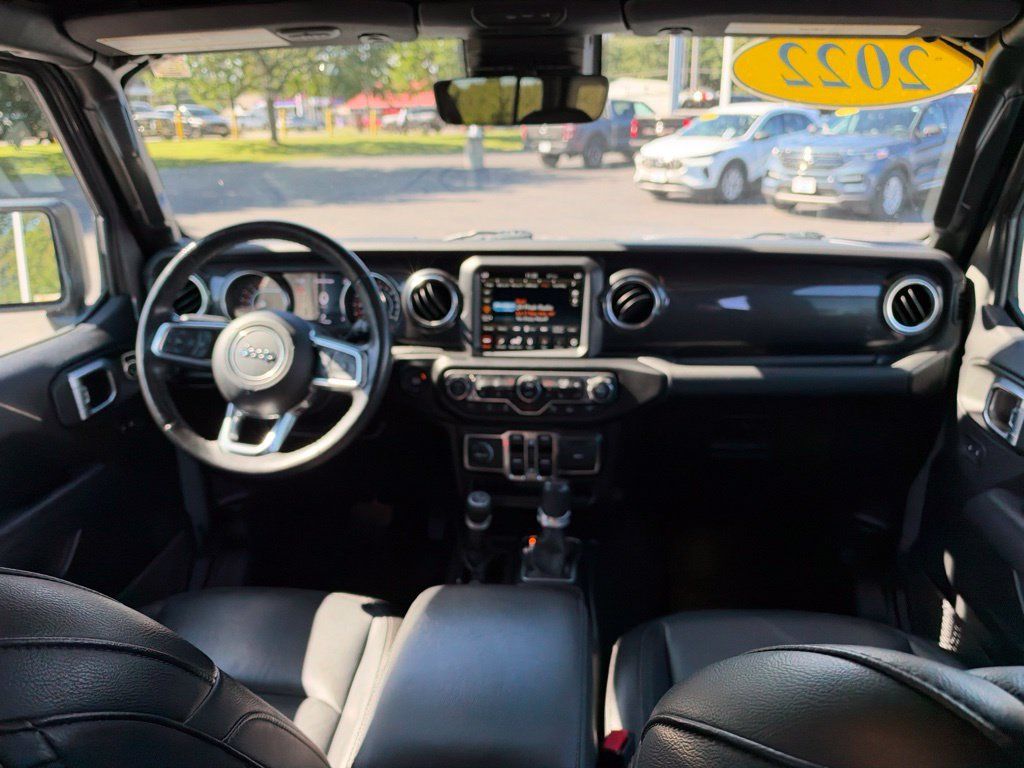 Used 2022 Jeep Wrangler Unlimited Sahara AWD/4WD image 16