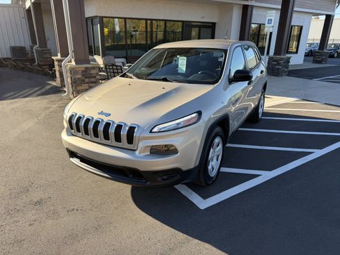 Used 2014 Jeep Cherokee Sport w/ Cold Weather Group image 2