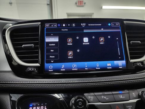 Used 2024 Chrysler Pacifica Limited image 59