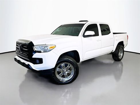 Used 2018 Toyota Tacoma SR image 3