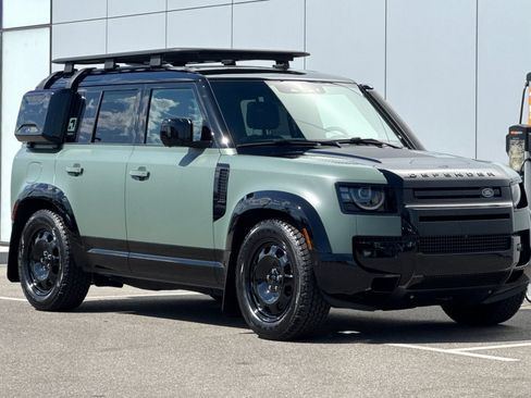 New 2026 Land Rover Defender 110 Trophy Edition AWD/4WD image 7