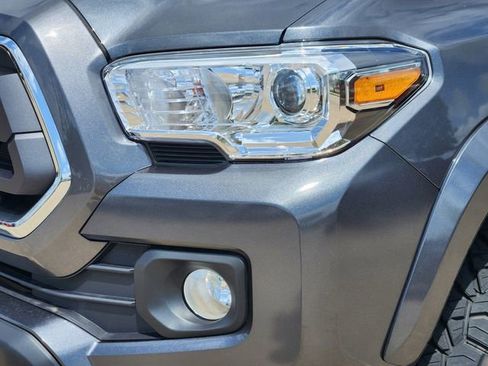 Used 2022 Toyota Tacoma SR5 RWD image 6