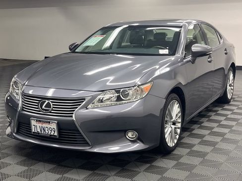 Used 2015 Lexus ES 350 w/ Luxury Package FWD image 2