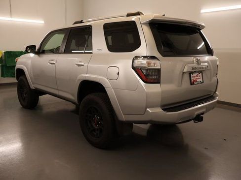 Used 2021 Toyota 4Runner SR5 Premium image 3